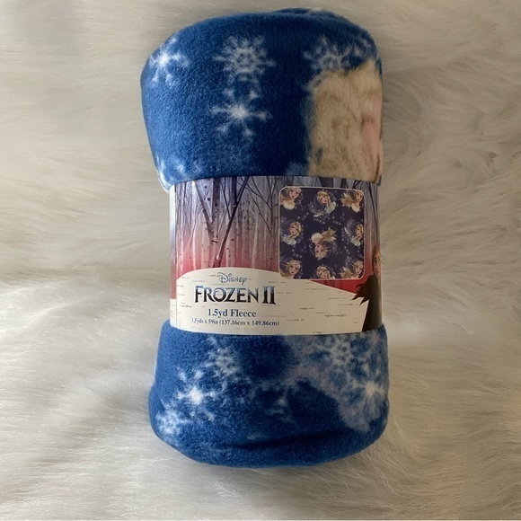Frozen ll 1.5 yd Fleece Size 1.5 Yd X 59”New With Tags - Picture 2 of 9